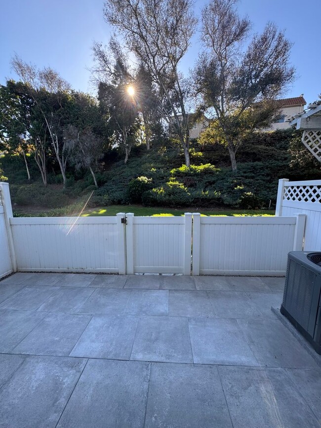 Building Photo - Townhome in Laguna Niguel!