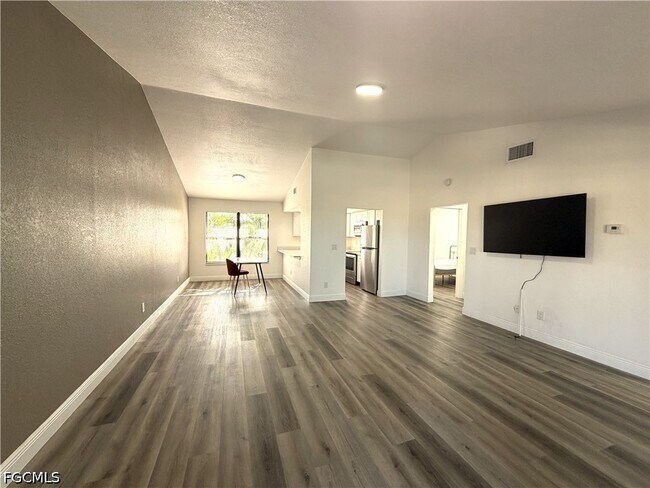 Building Photo - 2811 SE 15th Pl