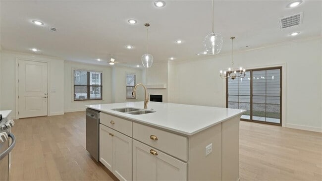 Building Photo - 4402 W Bronco Dr