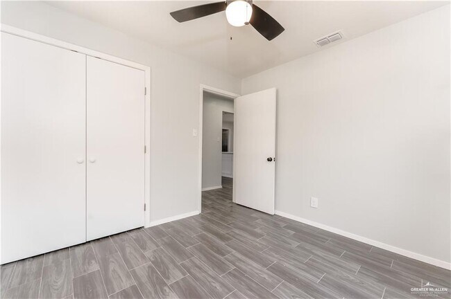 Building Photo - 25 Quince Ave