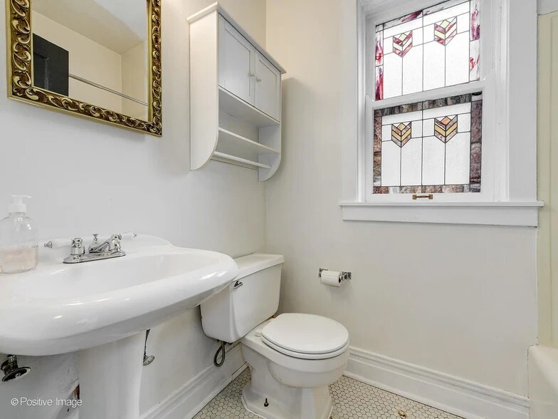 Bathroom - 6259 N Sheridan Rd