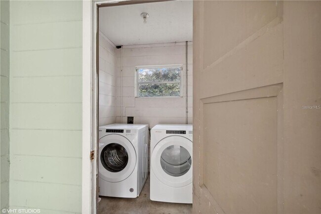 Building Photo - Well Kept Home in Madison Park - SUBLEASE