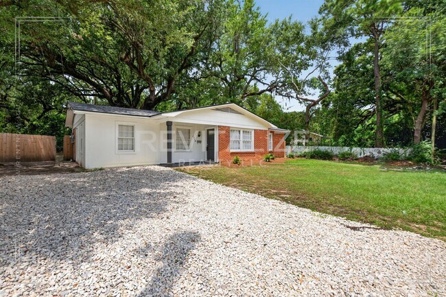 Building Photo - 2900 Lott Dr