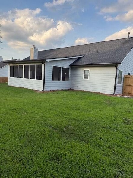 Building Photo - 920 Charles Hall Dr