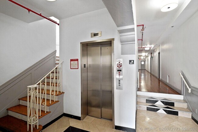 Building Photo - 3710 Collins Ave