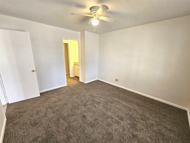 Building Photo - 347 Forest Lake Dr