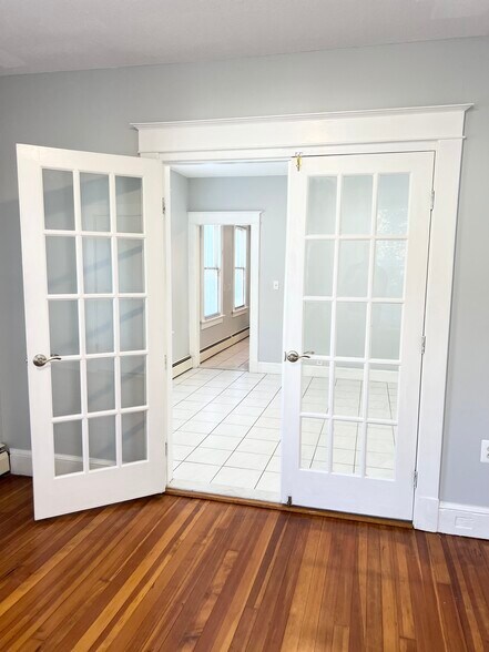 Building Photo - 532 High St