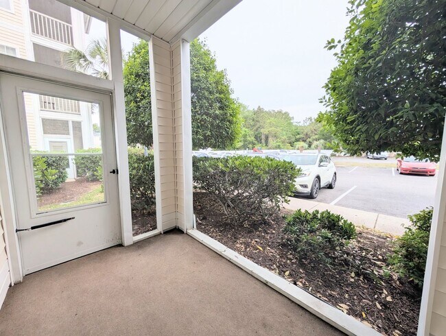 Building Photo - 484 River Oaks Dr