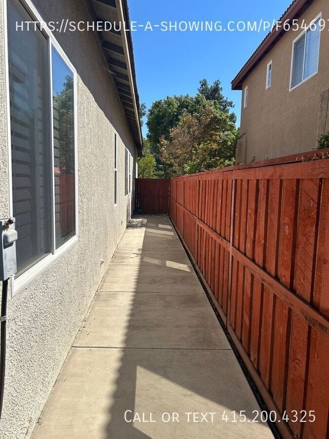 Building Photo - 30934 Crystalaire Dr