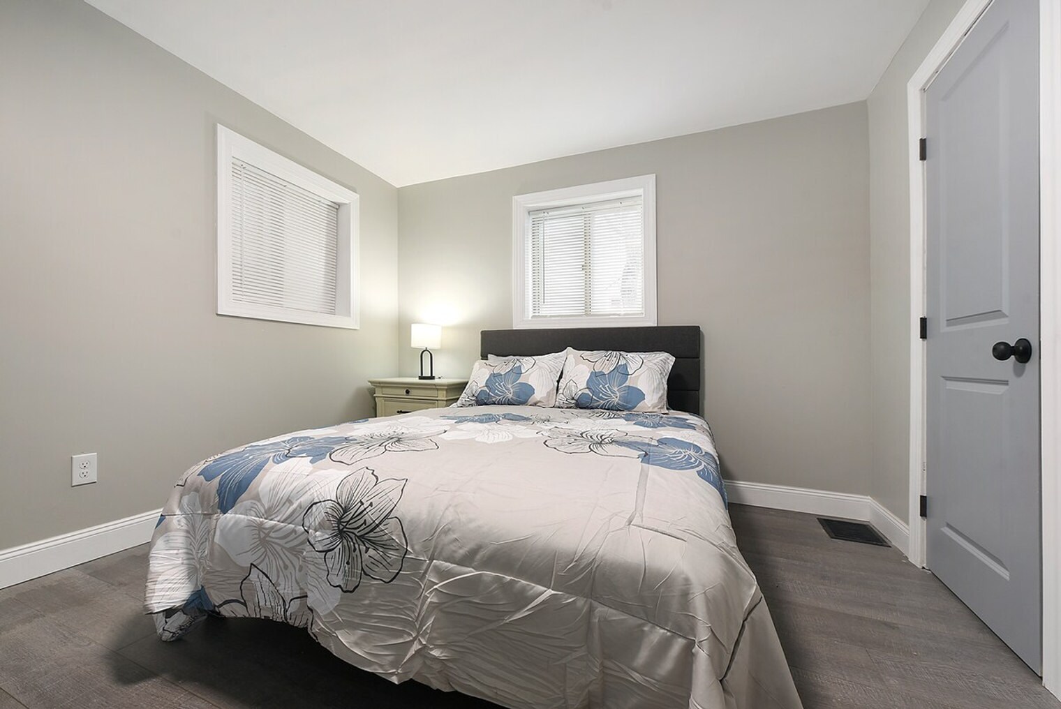 Building Photo - 153 Labelle St