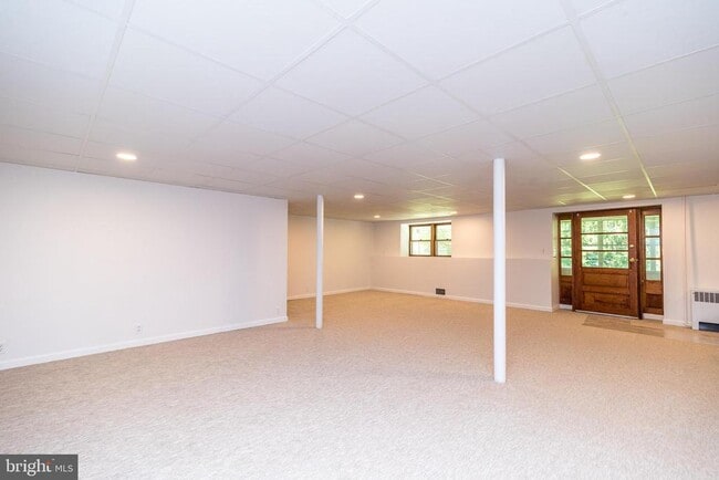 Building Photo - 932 Croton Rd