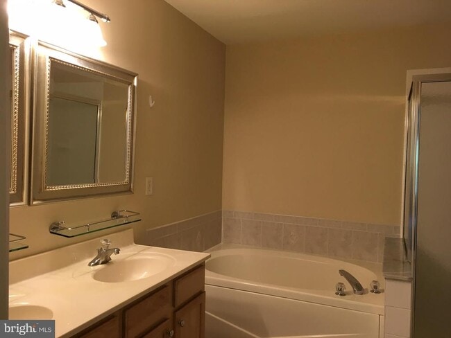 Building Photo - 254 Yorktown Ct