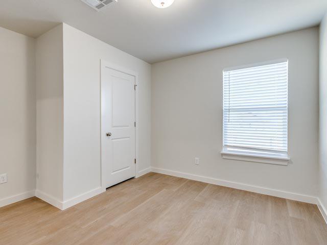 Building Photo - 1702 Highland Loop