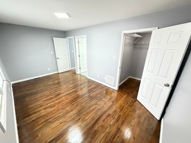 Building Photo - 384 Summit Ave