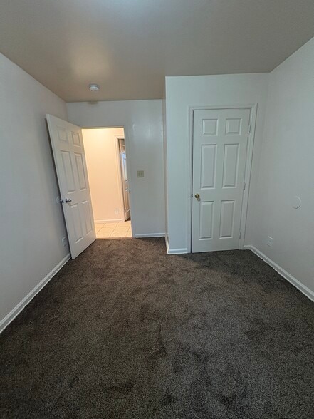 Building Photo - 4425 Thompson Dr