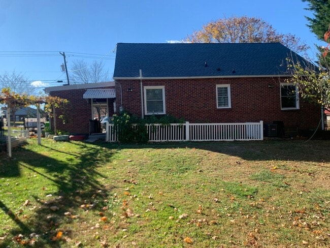 Building Photo - DALLASTOWN SCHOOLS