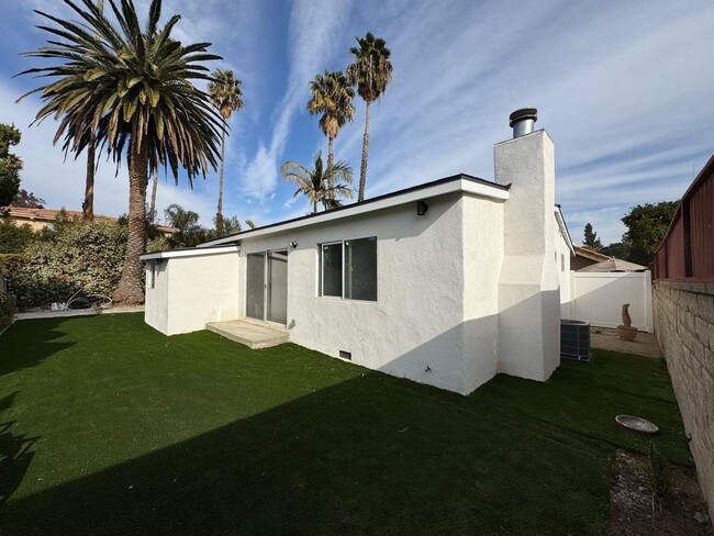 Building Photo - 6527 Gaviota Ave