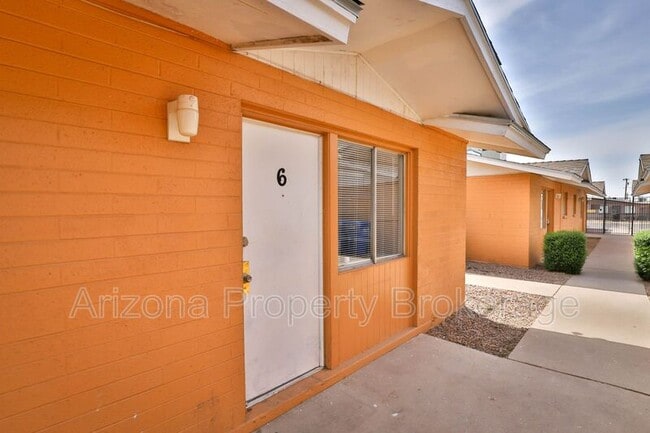 Building Photo - 1702 W Vogel Ave