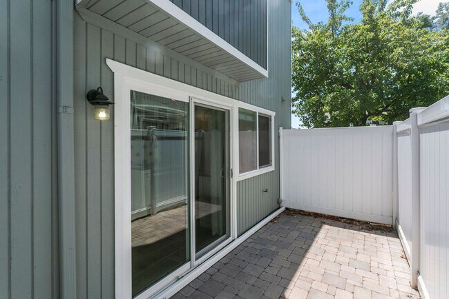 Building Photo - 14 Seascape Dr