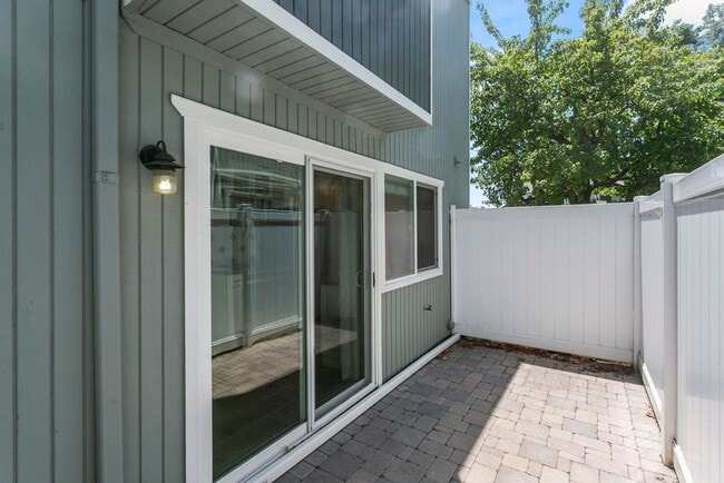 Building Photo - End-Unit Townhouse in Prime Newport Beach ...