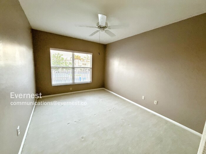 Building Photo - 4550 SE 5th Pl