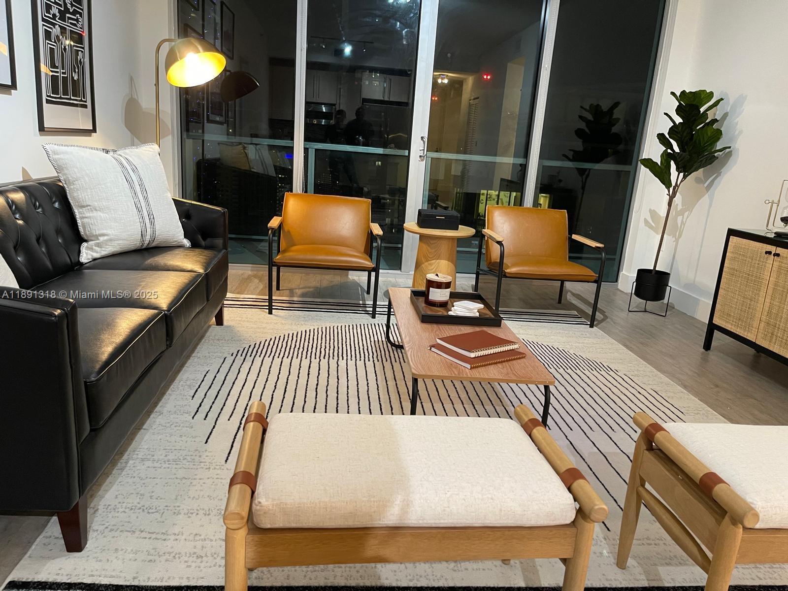 Building Photo - 1111 SW 1st Ave