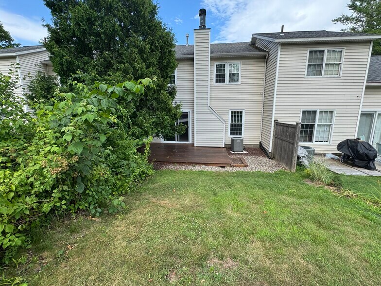 Building Photo - 3 Woodside Dr