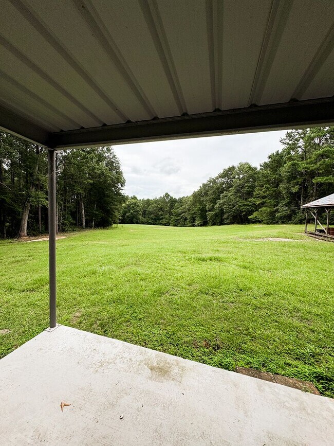 Building Photo - Beautiful 3BR/1BA in the country
