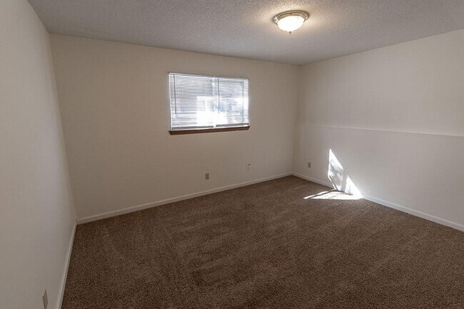 Building Photo - 280 Apple Tree Ct