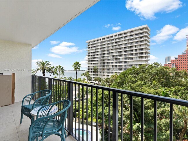 Building Photo - 1450 Brickell Bay Dr
