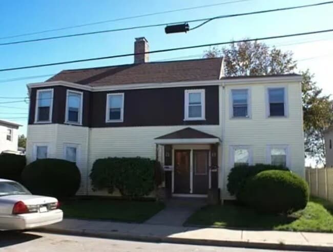 Building Photo - 102 Central St