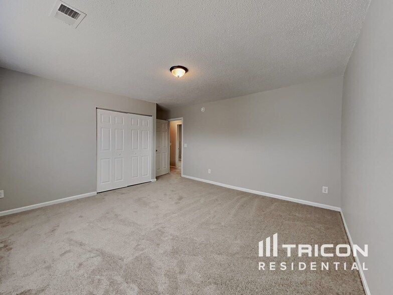 Building Photo - 142 Quiet Grove Dr