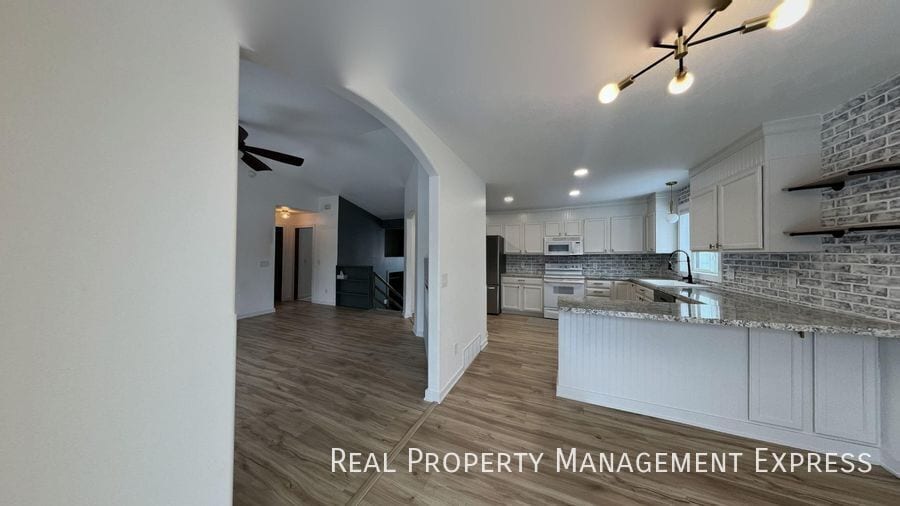 Building Photo - Spacious 4BR, 2BA Gem with Fireplace and Open Basement