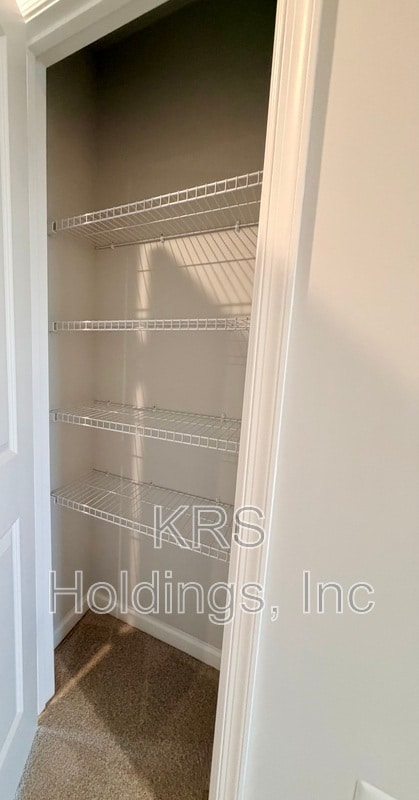 Building Photo - 315 Oldfield Dr