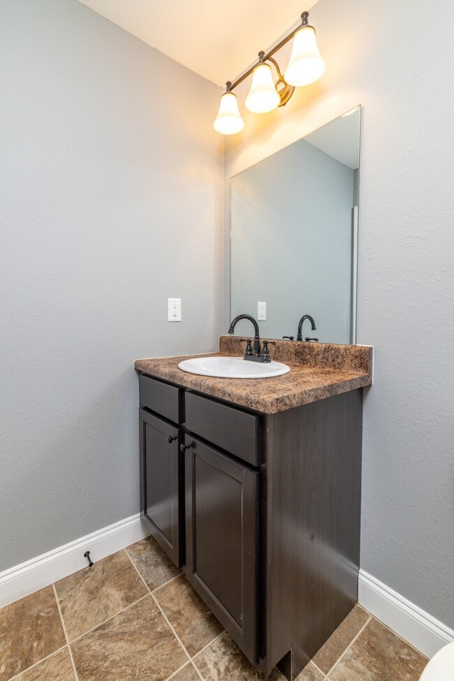 Building Photo - 924 Warrior Hill Dr