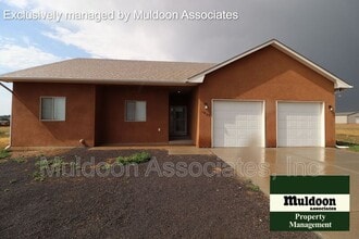Building Photo - 1207 W De La Vista Ct
