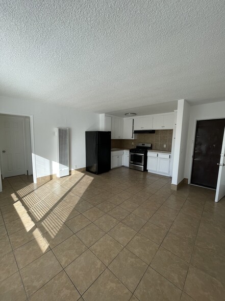 2nd one bedroom view of kitchen & living room - 1513 S Arlington Ave