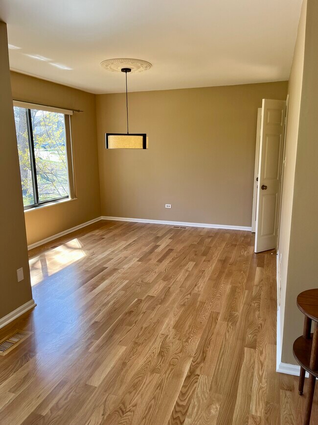 Building Photo - 275 Hickory Ln