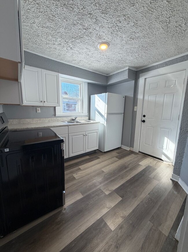 Building Photo - Spacious Multi-Level Akron Home for Rent | Open House Feb 7