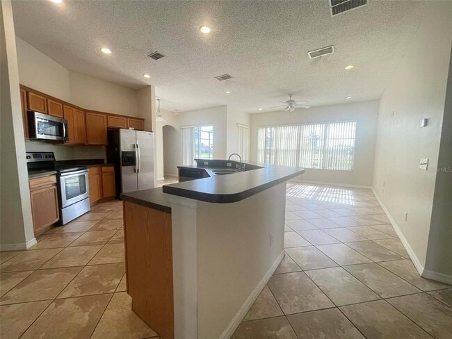 Building Photo - 2370 The Oaks Blvd