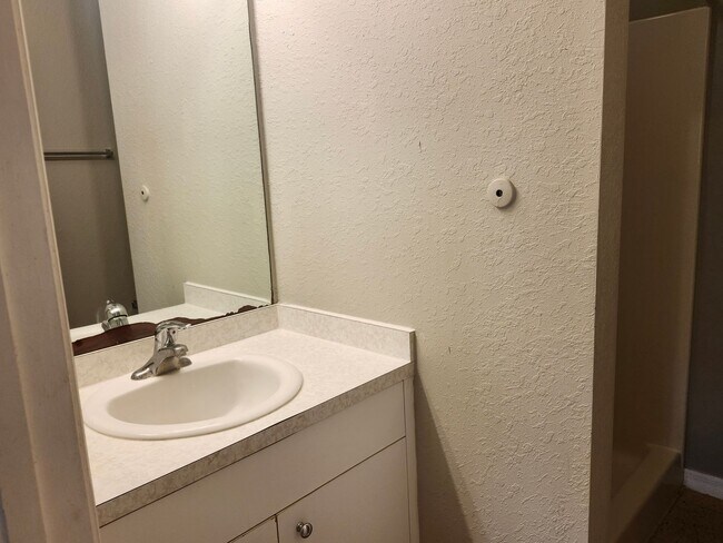 Building Photo - Nice duplex!!!