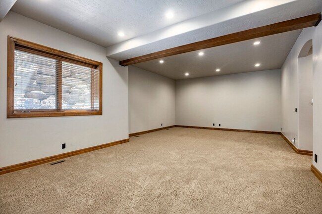 Building Photo - Luxury Mountain Retreat in Jeremy Ranch