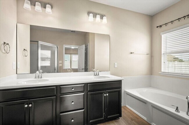 Building Photo - Beautiful 3/2 with Fully Fenced Backyard a...
