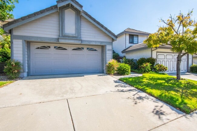Primary Photo - Beautiful Single Level Home with Great Nat...