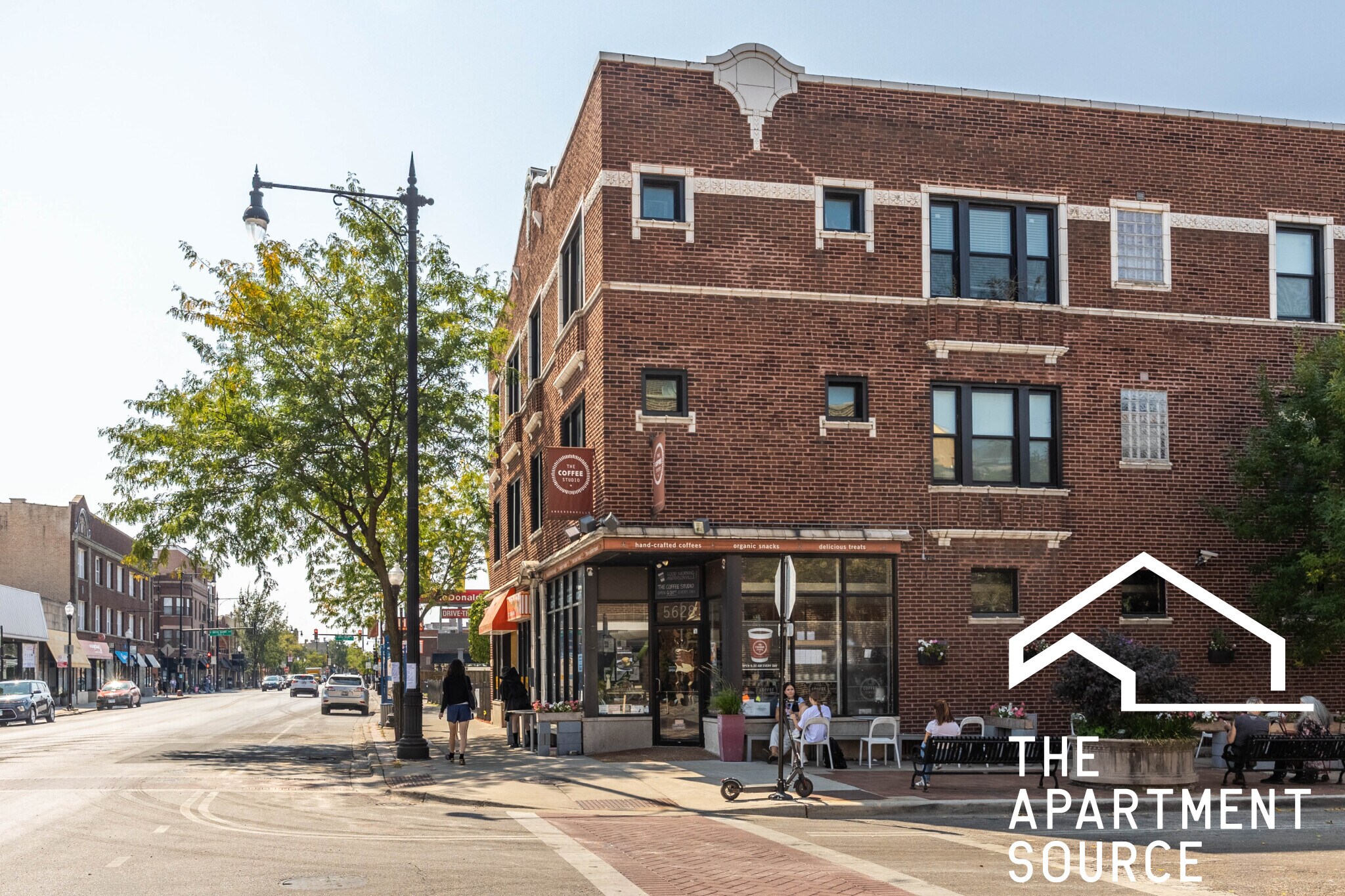 Building Photo - 1553 W Hollywood Ave