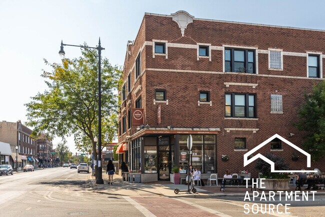 Building Photo - 1553 W Hollywood Ave