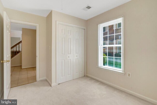 Building Photo - 5964 Norham Dr