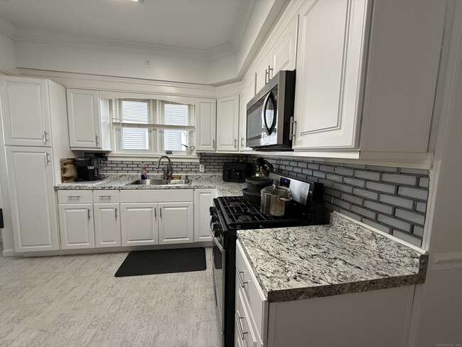 Building Photo - 1049 Campbell Ave