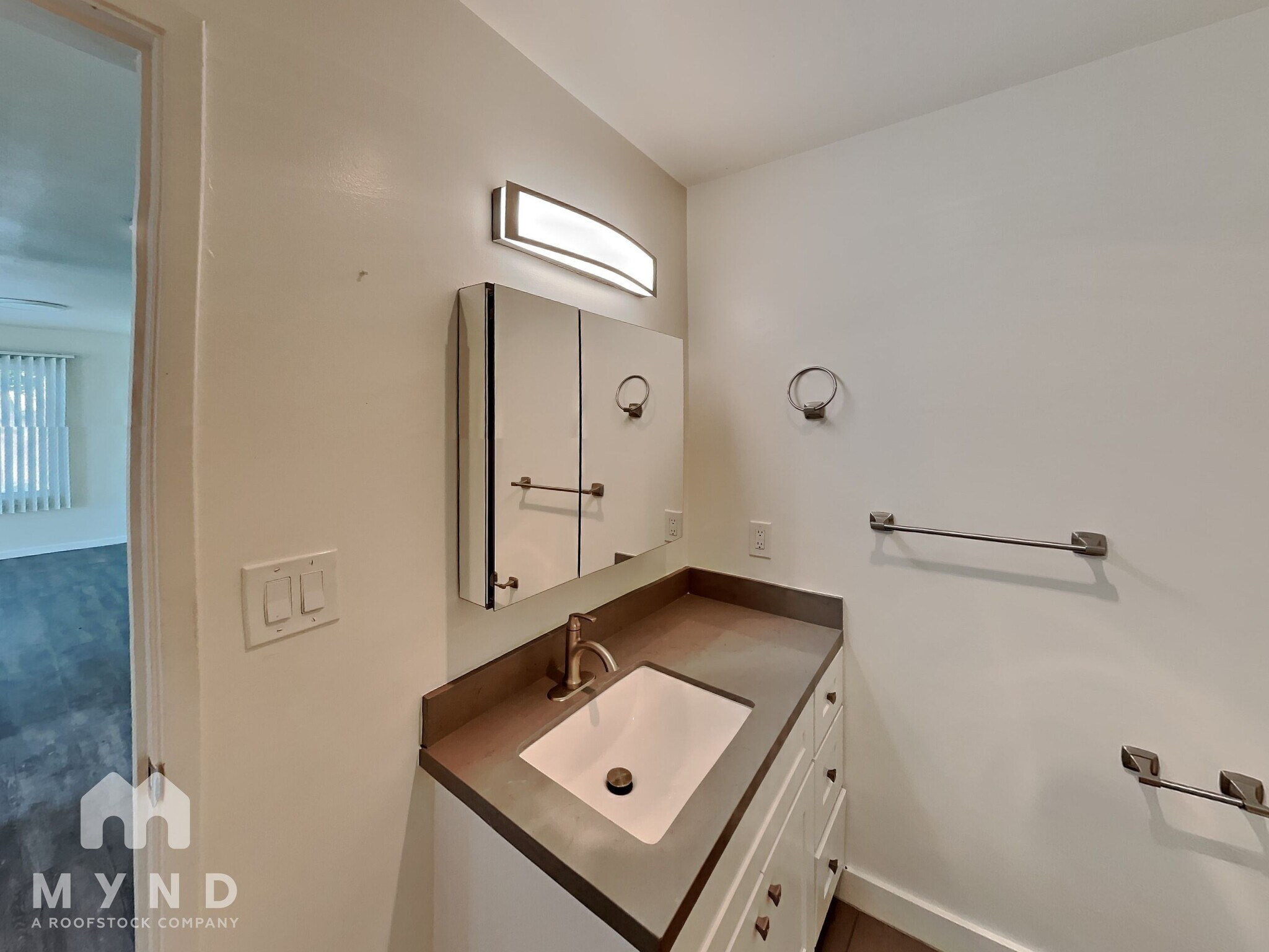 Building Photo - 240 Athol Ave