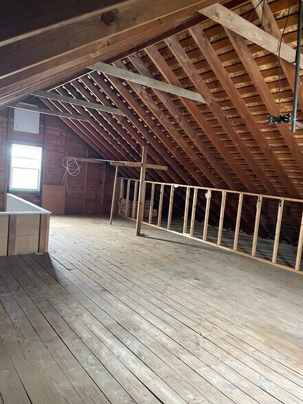 attic - 1023 W Ridge Rd